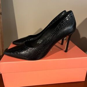 Black Crocodile Pattern Leather Heels. Size 10. Worn once. Her by Anthony Veer.
